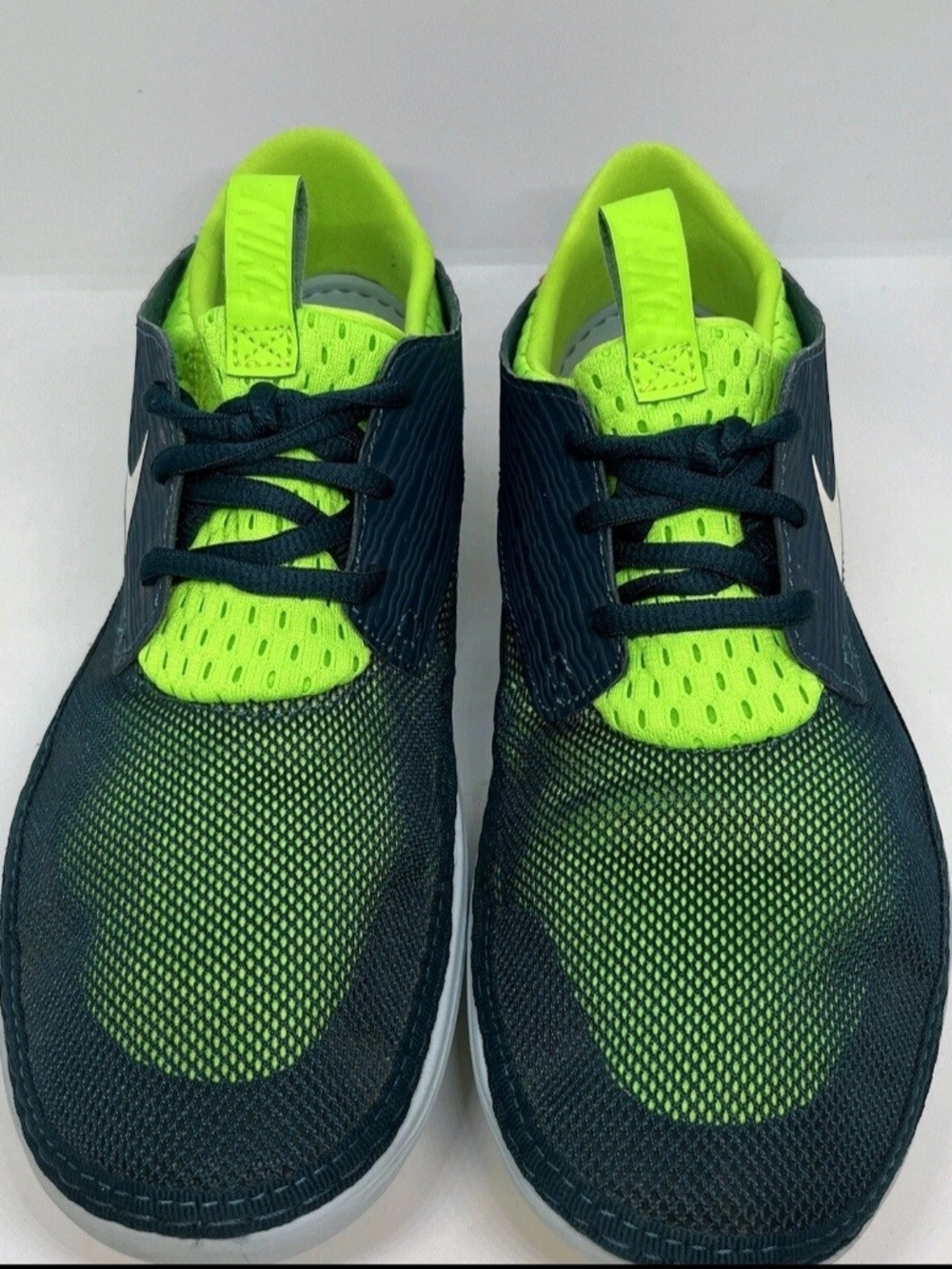Nike Men's Neon Green and Black Solar Low Running Shoes. Size 10